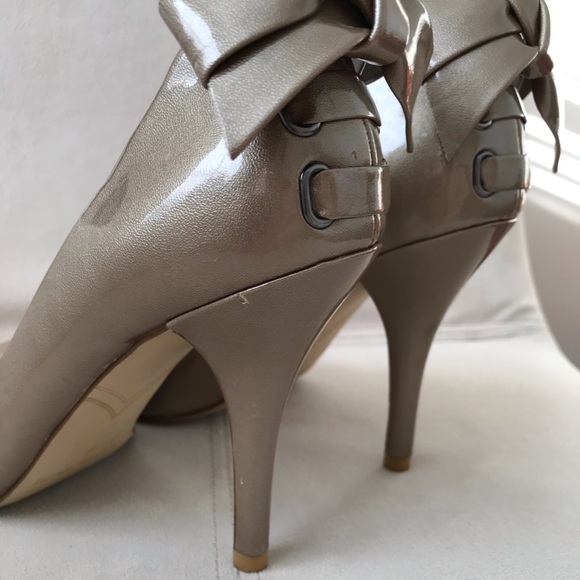 Enzo Angiolini Patent Leather Heels w/ bow details - Picture 4 of 8